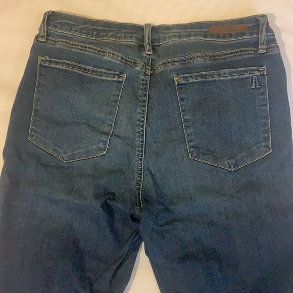 Dark blue skinny jeans. - Picture 5 of 5